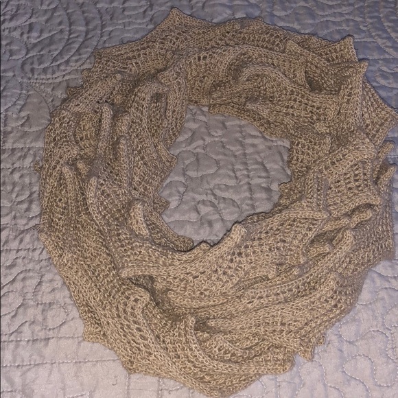 Scarfs - Picture 4 of 8